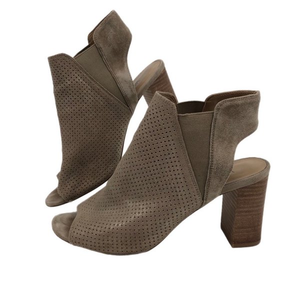 Vaneli Shoes - Vaneli Cream & Tan Leather Heel Sandals | Breathable Strap Accent